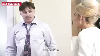 Горячая мачеха трахается с пасынком за столом