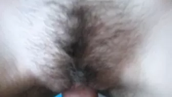 Член в волосатой пизде блондинки в горячем домашнем видео