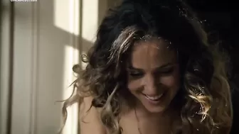 Ребята во время съемки порно фильма трахаются перед камерами