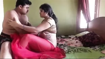 Возбужденная индийская пара записывает домашний секс на камеру