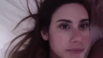 Клевая баба с огромными дойками жаждет заполучить член в пизду