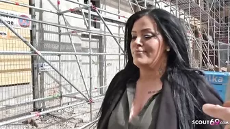 Уговорил незнакомую брюнетку за деньги сделать глубокий минет и трахнуться