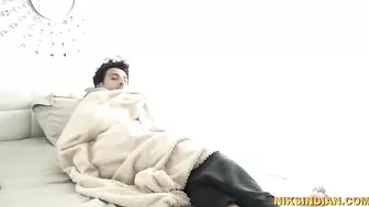 Зрелая красотка в индийском сари застряла под кроватью и была трахнута молодым пасынком